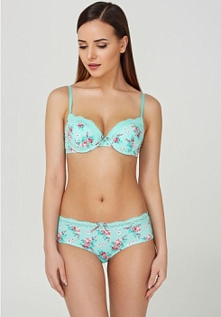 Состав:
Полотно
Хлопок 95%
ПУ 5%
Кружево
ПА 90%
ПУ 10%
Ластовица
Хлопок 100%
	Трусики-боксеры выполнены из эластичного принтованного хлопкового полотна. Линия талии декорирована узким  кружевом. Передняя деталь декорирована бантиком.