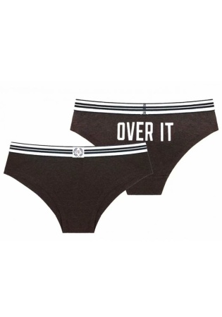 Состав:
Хлопок 95%
Эластан 5%
     Удобные труcы-шорты. Задняя деталь украшена принтом. 