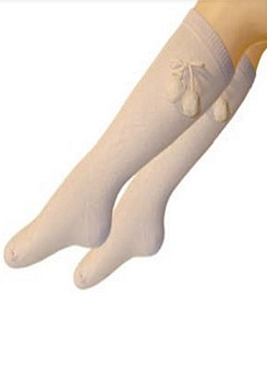 Состав: 
Хлопок: 75%, 
Полиамид: 23%, 
Эластан: 2%.
	Гольфы детские ажурные, с помпонами.