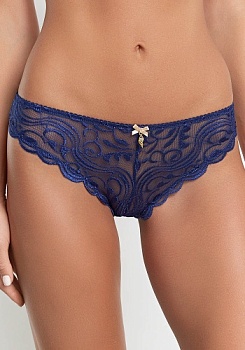 Состав:
Кружево
ПА 90%
ПУ 10%
Ластовица
Хлопок 100%
	Трусики классические выполнены из эластичного кружева. Передняя деталь декорирована бантиком с подвеской. Задняя деталь декорирована вырезом с бантиком.
