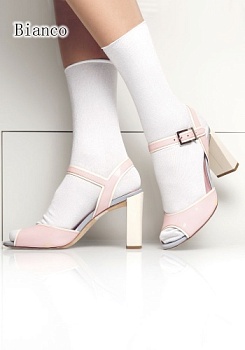 Состав:
Хлопок 53%
Полиамид 40%
Люрекс 7%
	Хлопковые фантазийные носки со сборчатым верхом. Весь носочек украшен мелкими вкраплениями блестящей металлизированной пряжи.
