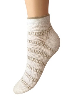 Состав:
Хлопок – 70%
Лён – 12%
ПА – 13%
Эластан – 5%
     Носки летние женские с перфорацией и принтом в греческом стиле по всему изделию.