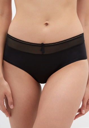 Состав:
ПА 80%
ПУ 20%
     Трусы-боксеры выполнены из эластичного полотна и эластичной сетки. Талия обработана декоративной эластичной тесьмой. Спереди на талии декоративная лента в качестве украшения. Ножки без эластичной тесьмы. Подкладка ластови